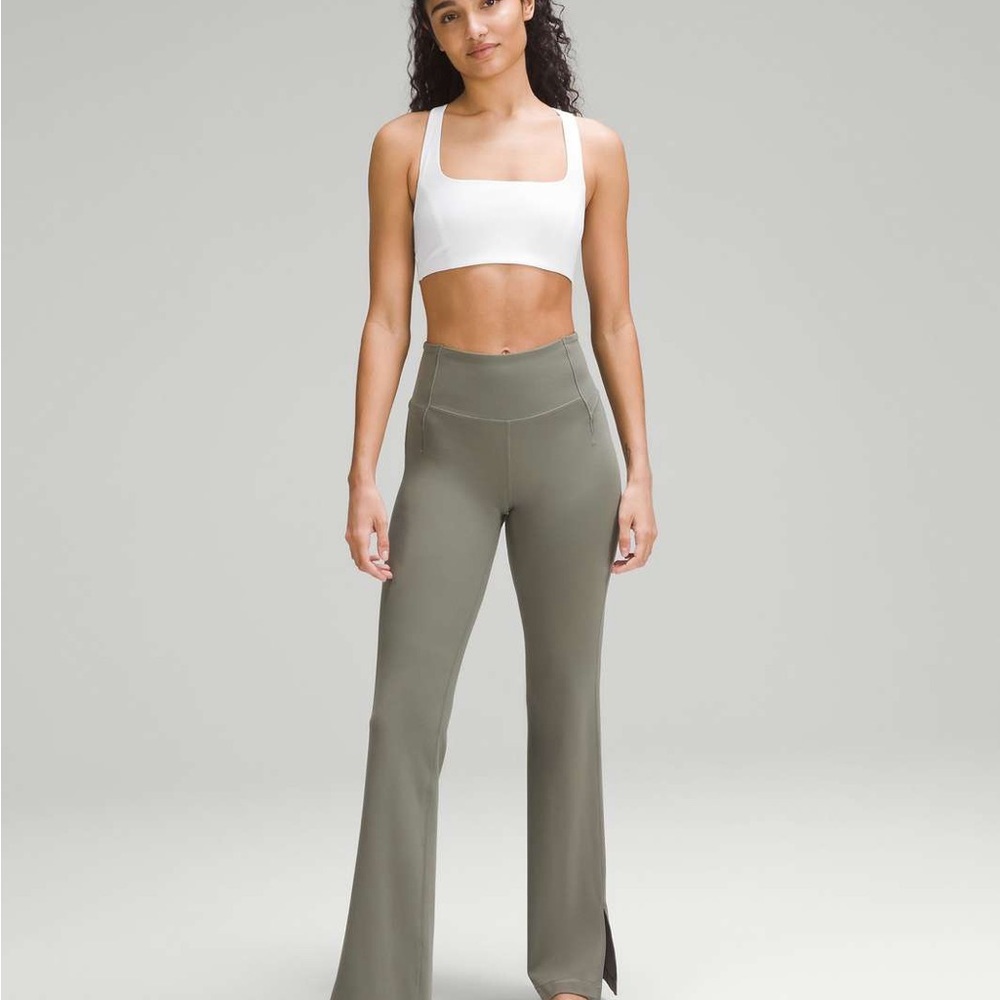 Lululemon SmoothCover Yoga Bra *Light
Support, B/C Cup White Sports Bra - Picture 3 of 10